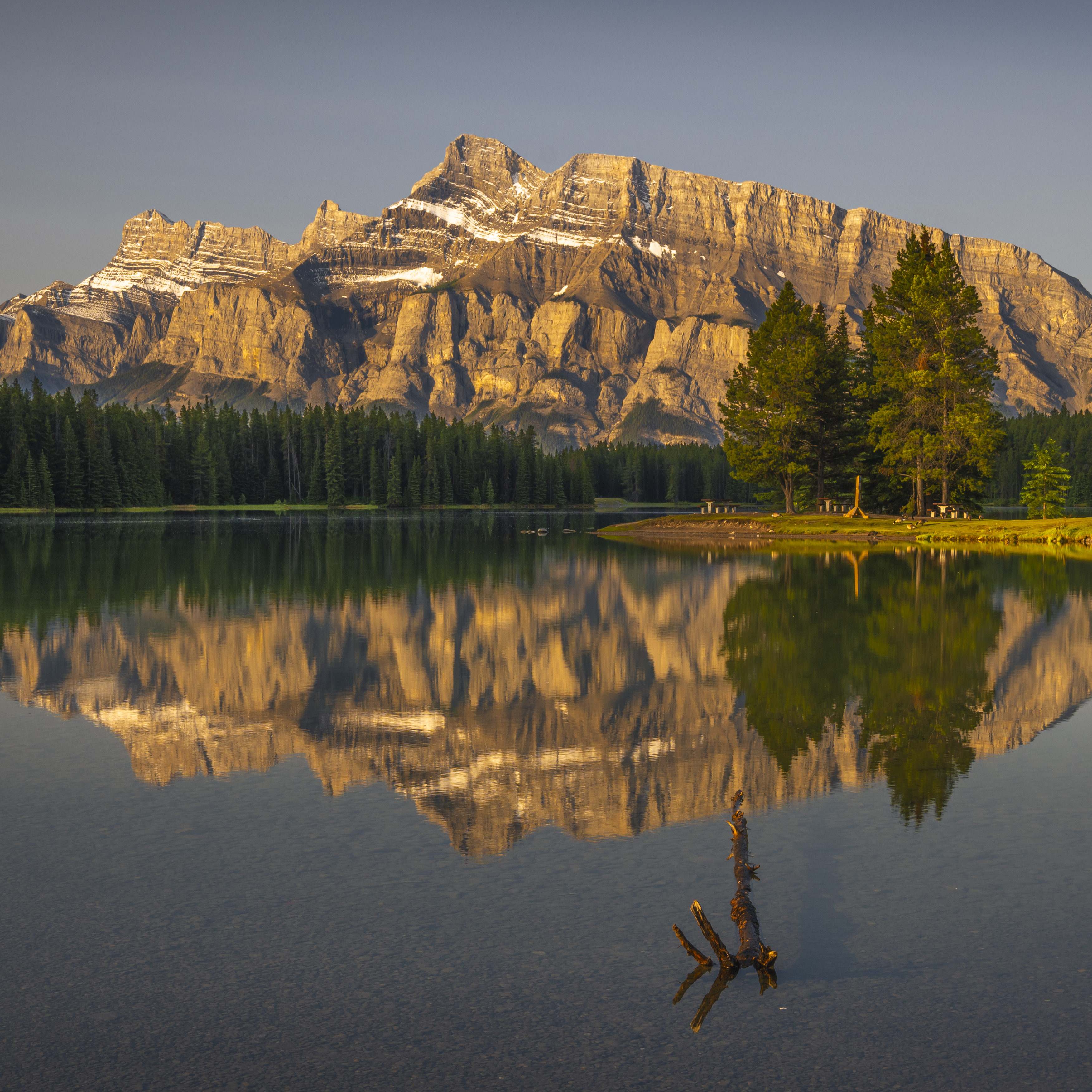 Mt Rundle Class Mount Rundle – Mount Rundle – Copyright 2026 Philip Colet